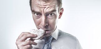 Co oznacza gruby biały nalot na języku?