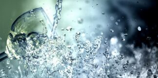 Co daje płukanie jamy ustnej wodą z sodą?